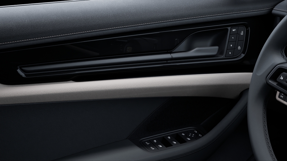 Brushed aluminium interior package in black