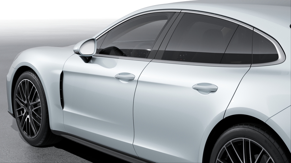 Side Window Trims in Silver colour (high-gloss)