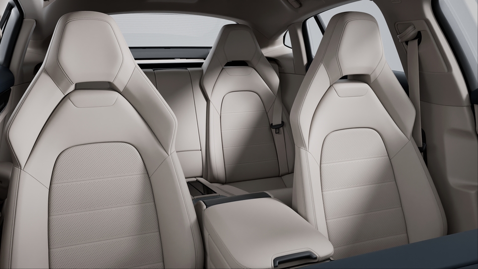 Two-tone leather interior in Darknightblue and Chalk Beige, smooth-finish leather