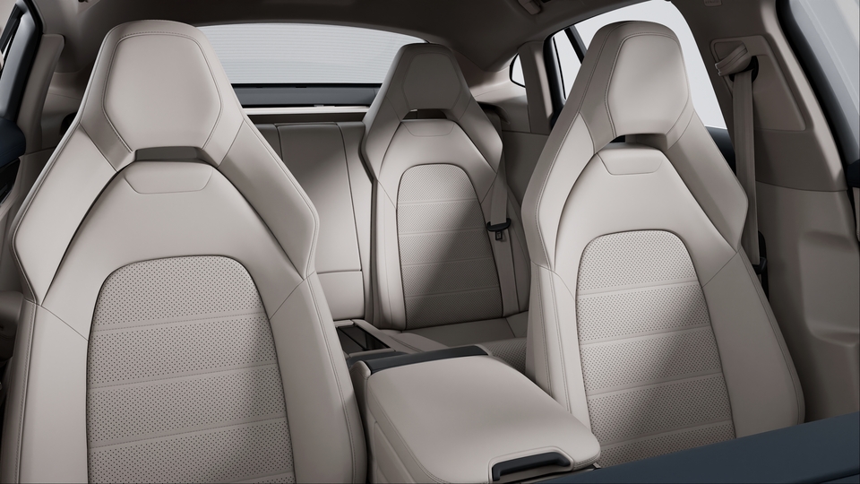 Two-tone leather interior in Darknightblue and Chalk Beige, smooth-finish leather