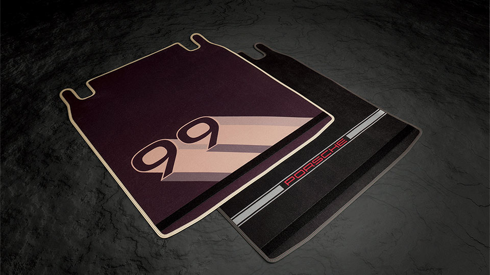 Bespoke reversible luggage compartment mat