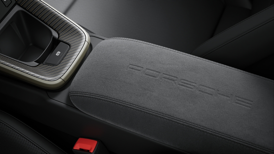 Logo „PORSCHE“ na veku úložného priestoru Race-Tex