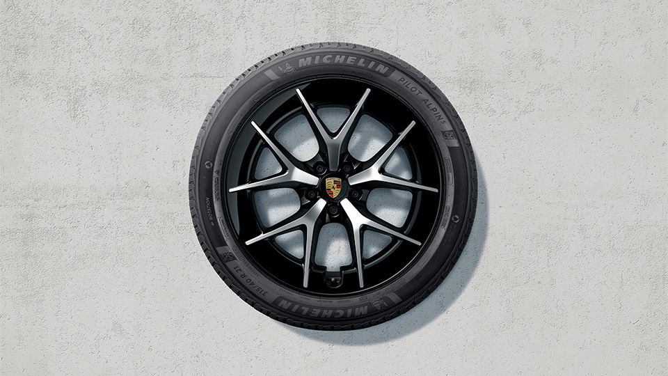 21-inch RS Spyder Design complete winter wheel set painted in black (high-gloss) with high-sheen front surfaces