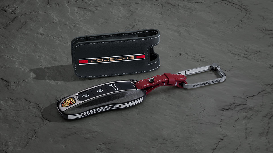 Bespoke vehicle keys painted with case