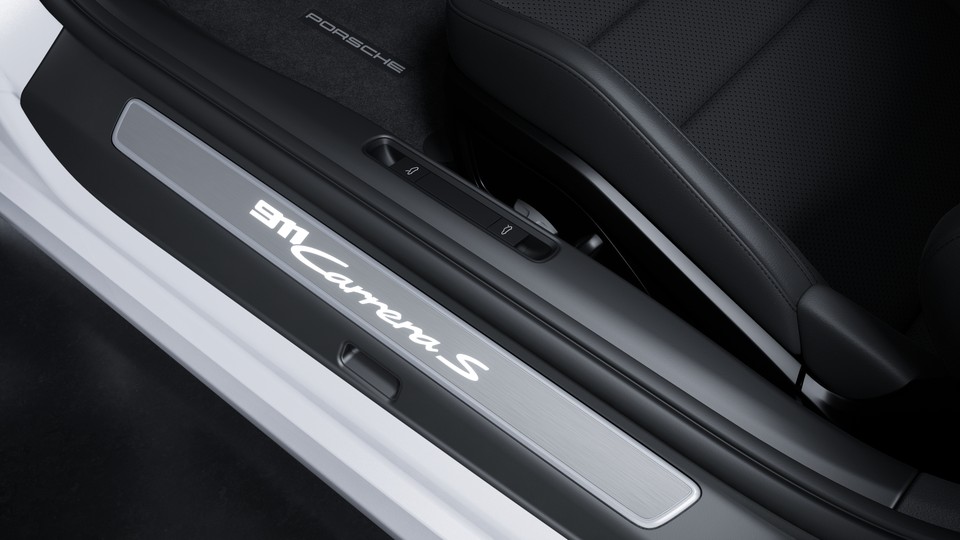 Door-Sill Guards in Dark Silver Brushed Aluminum, Illuminated