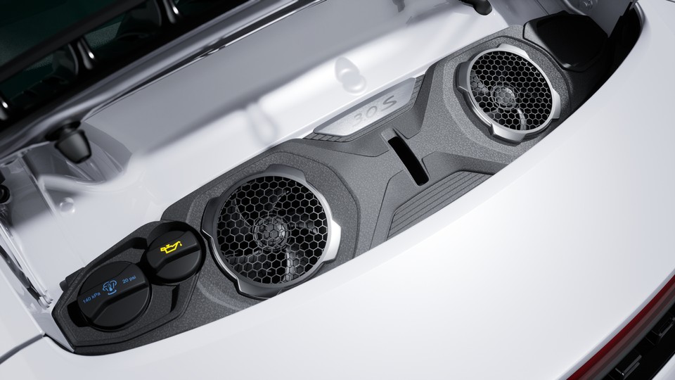 Кришка моторного відсіку у кольорі Titanium Grey