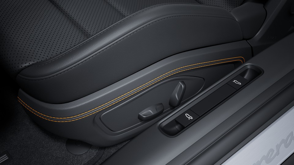 Seat Consoles in Leather with Deviated Stitching