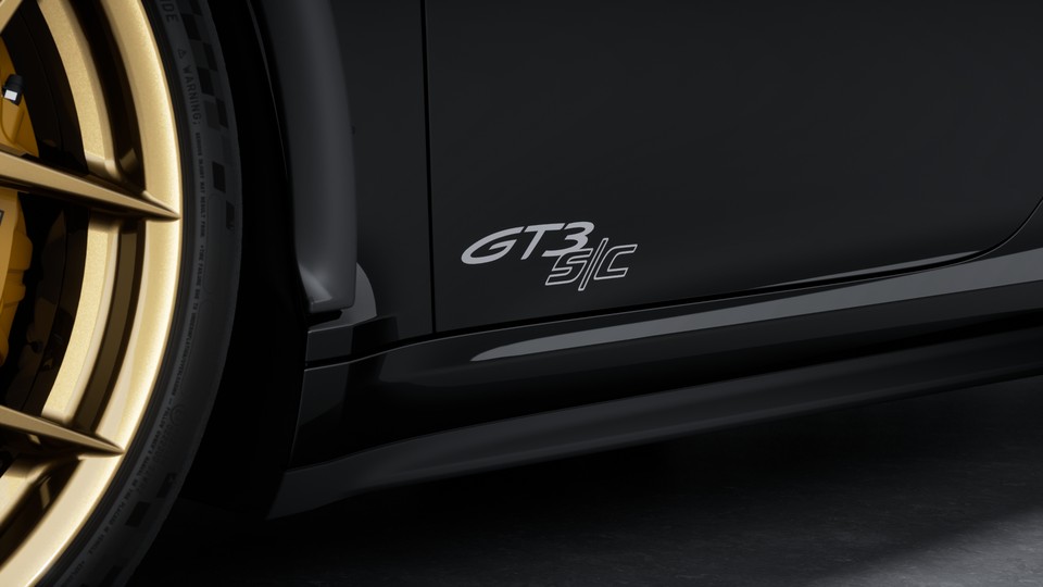 Model designation on doors in Silver colour
