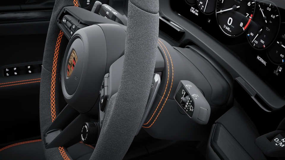 Steering Column Casing in Leather with Deviated Stitching