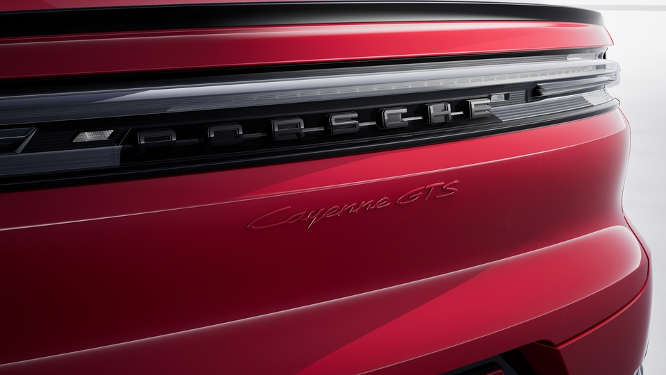 ‘PORSCHE’ logo painted in Black (high gloss) and model designation painted in exterior colour