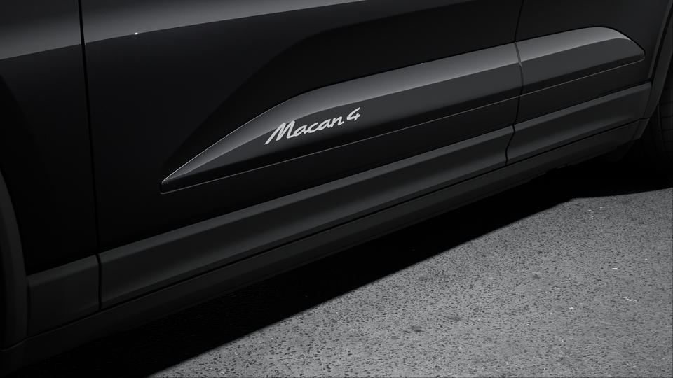 Model designation on sideblades in Silver colour