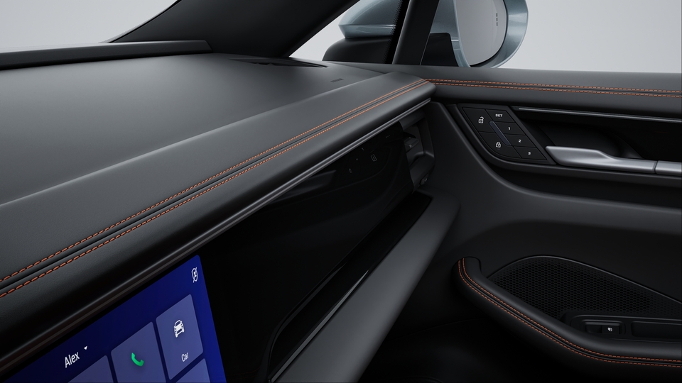 Deviated Stitching Interior Package and Deviated Leather Seat Centers
