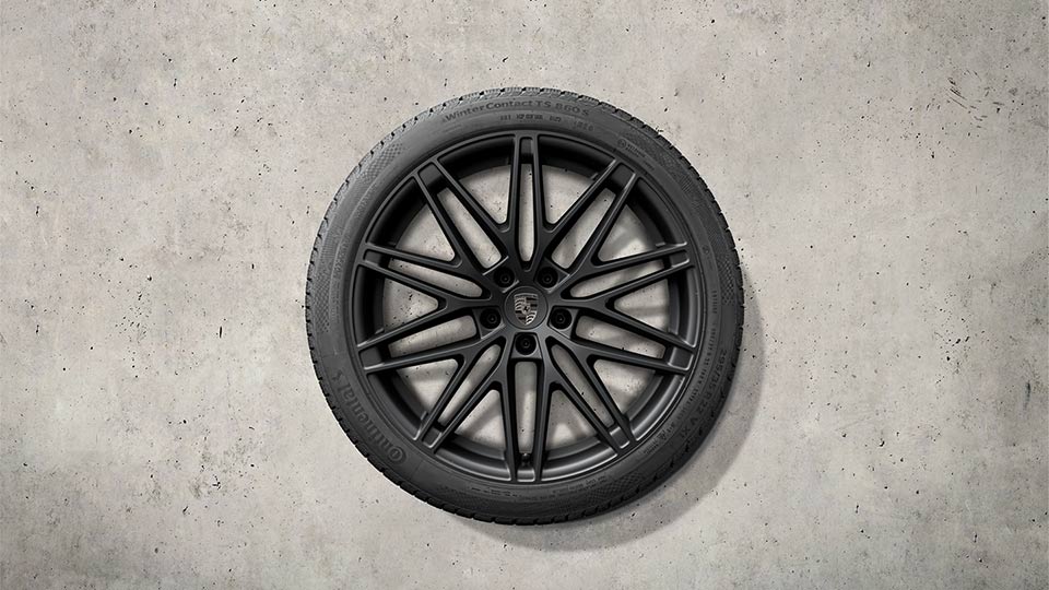 Komplet 22-calowych kół zimowych RS Spyder Design, lakierowanych na czarno (jedwabisty połysk)