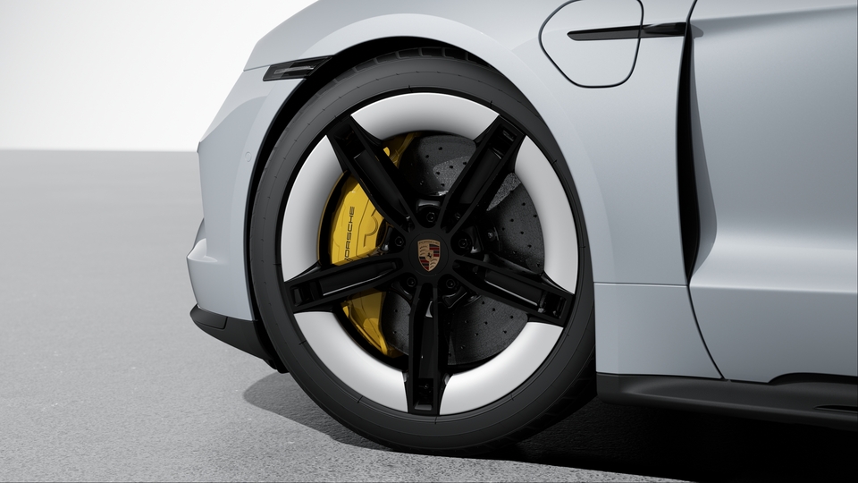 Porsche Ceramic Composite Brake (PCCB) mit Bremssätteln lackiert in Gelb