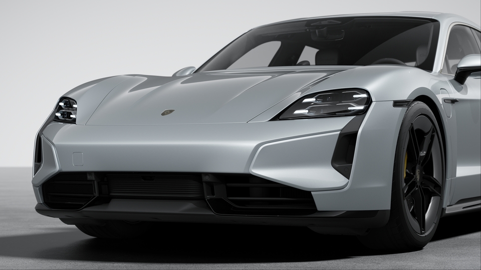 Deletion of carbon items in the exterior and finish in Black (high-gloss)