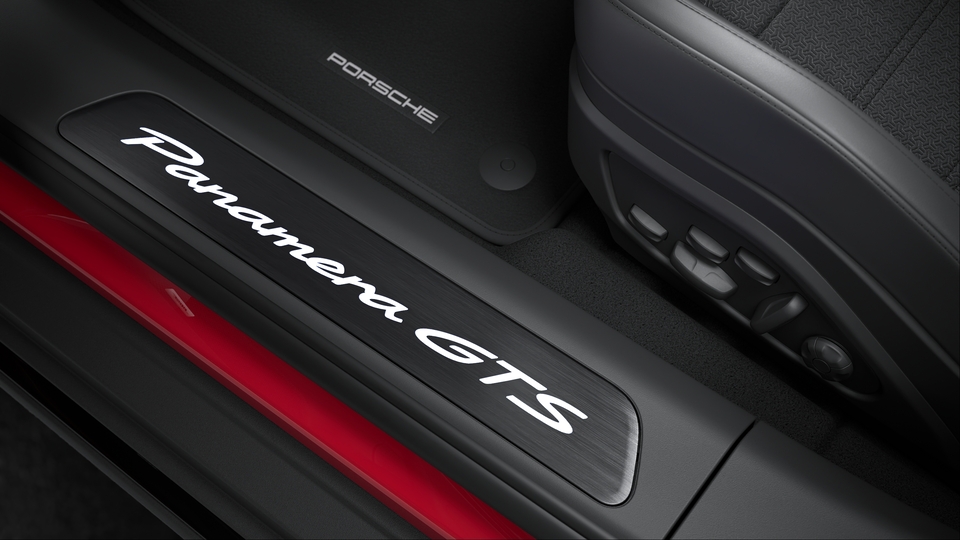 Door-Sill Guards in Black Brushed Aluminum, Illuminated and Inner Door-Sill Guards in Leather