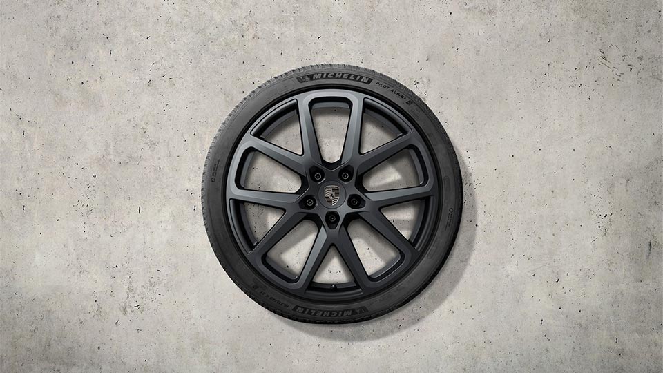 21-inch Panamera SportDesign winter wheel-and-tire set, painted in black (satin-gloss)