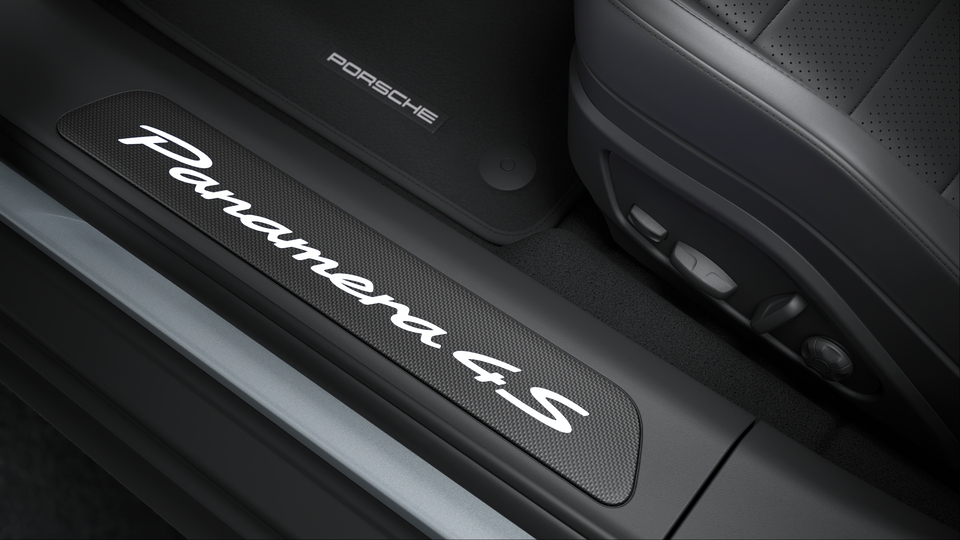 Door-Sill Guards in Matte Carbon Fiber, Illuminated i.c.w. Inner Door-Sill Guards in Leather