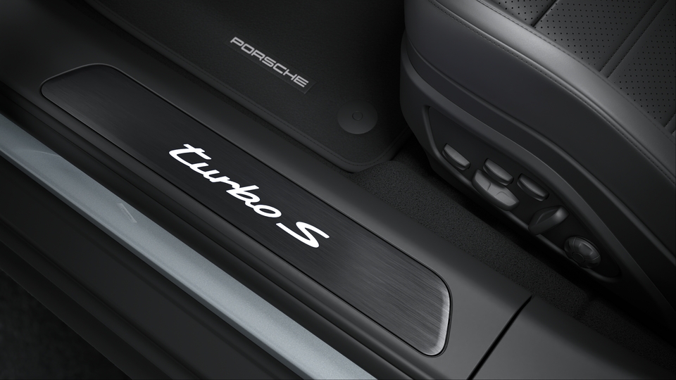 Door-Sill Guards in Black Brushed Aluminum, Illuminated